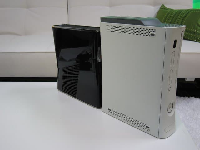 La Xbox 360 Slim : encore plus de photo !